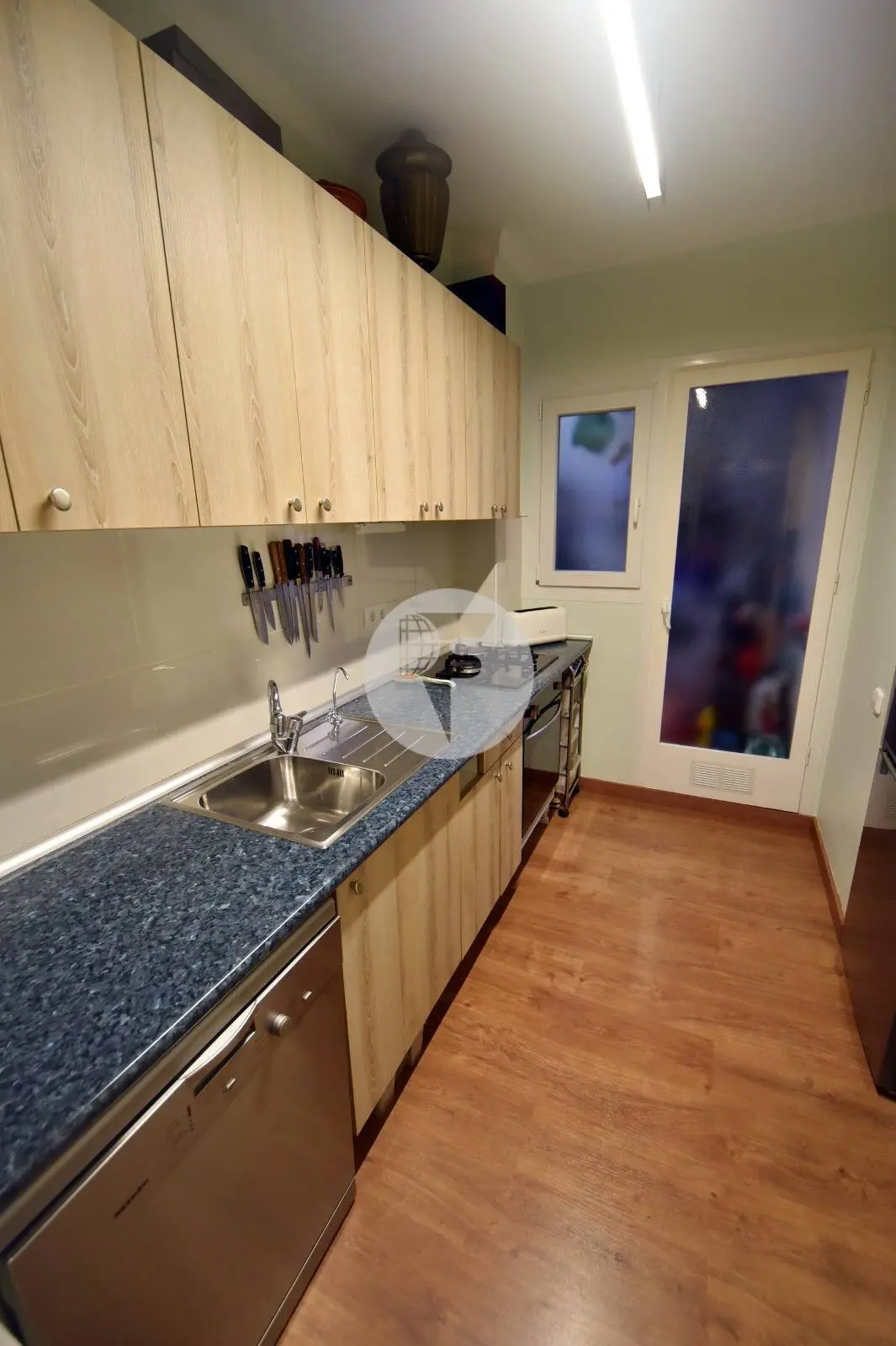 Piso tranquilo con patio privado y gran potencial en el corazón del Eixample - imagen 7