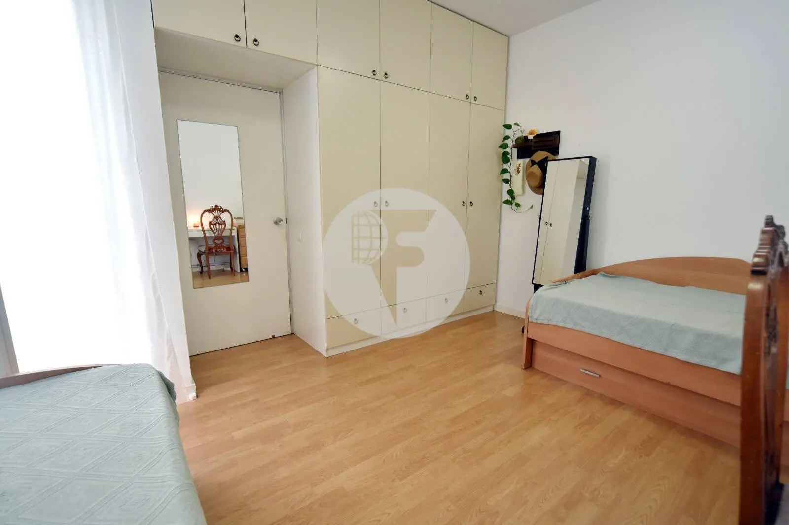 Piso tranquilo con patio privado y gran potencial en el corazón del Eixample - imagen 16