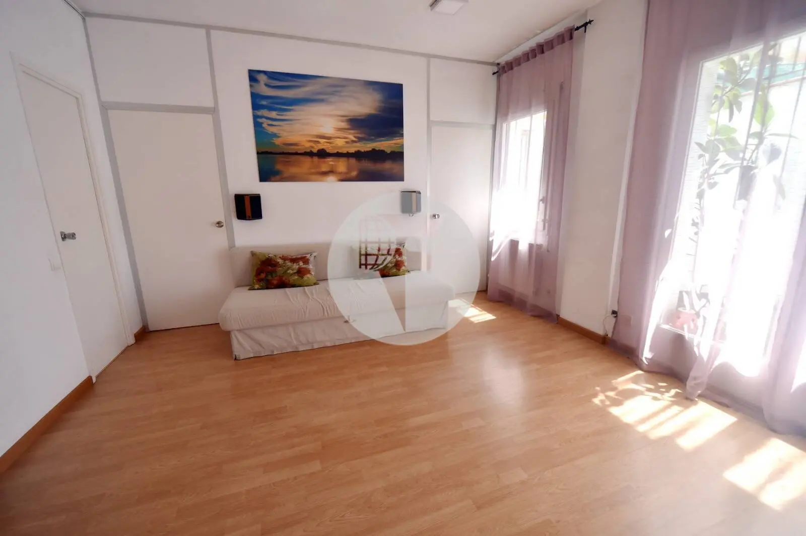 Piso tranquilo con patio privado y gran potencial en el corazón del Eixample - imagen 3