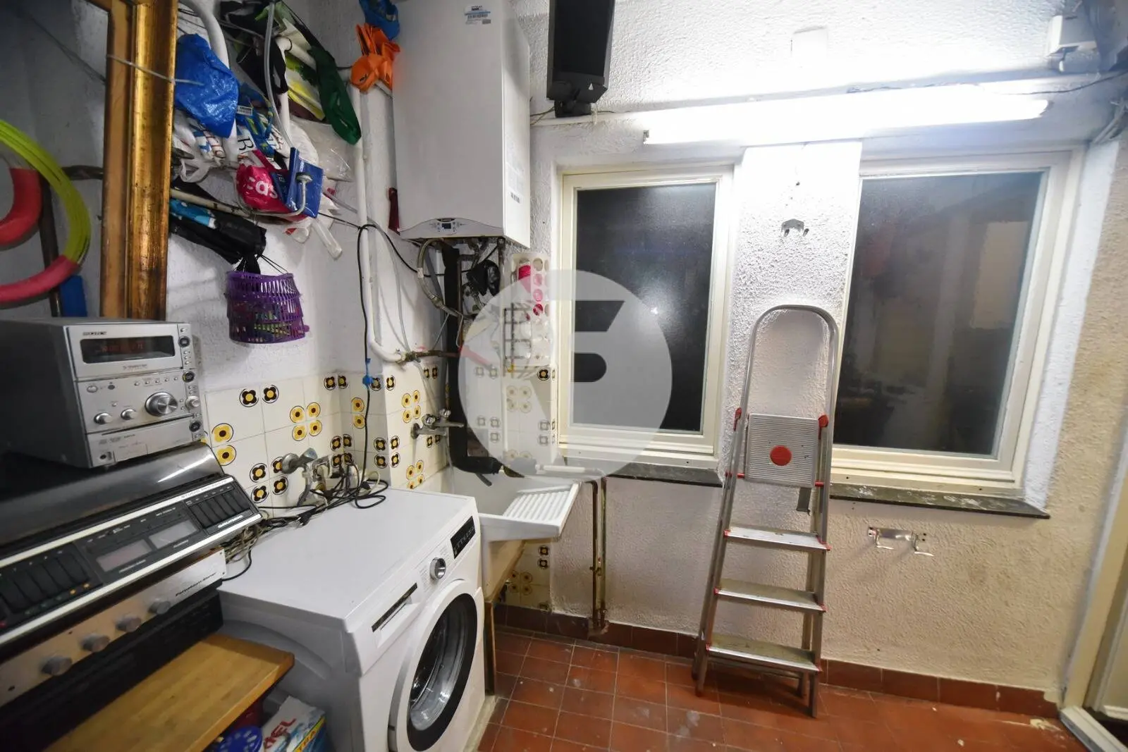 Piso tranquilo con patio privado y gran potencial en el corazón del Eixample - imagen 9