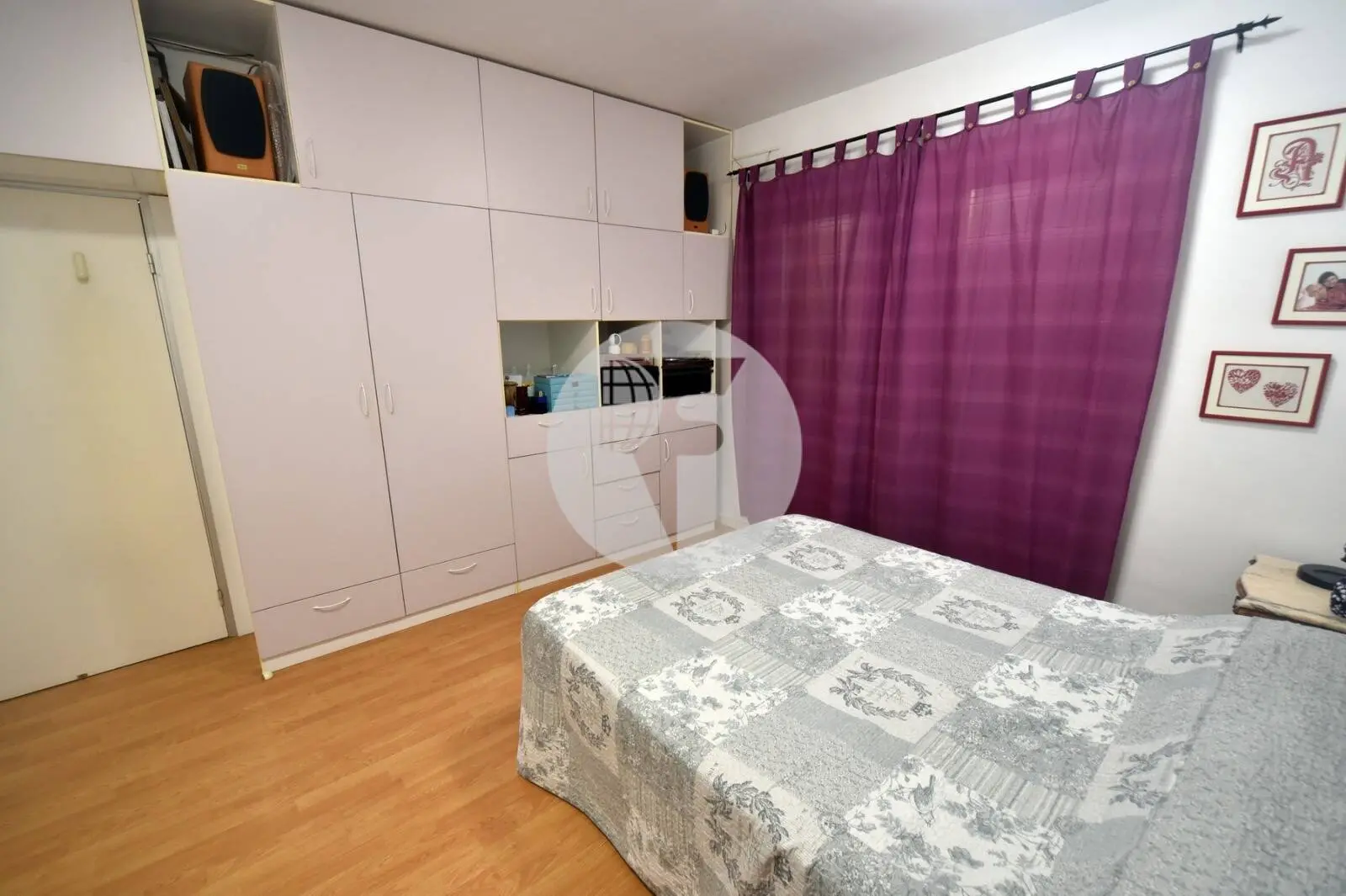 Piso tranquilo con patio privado y gran potencial en el corazón del Eixample - imagen 12