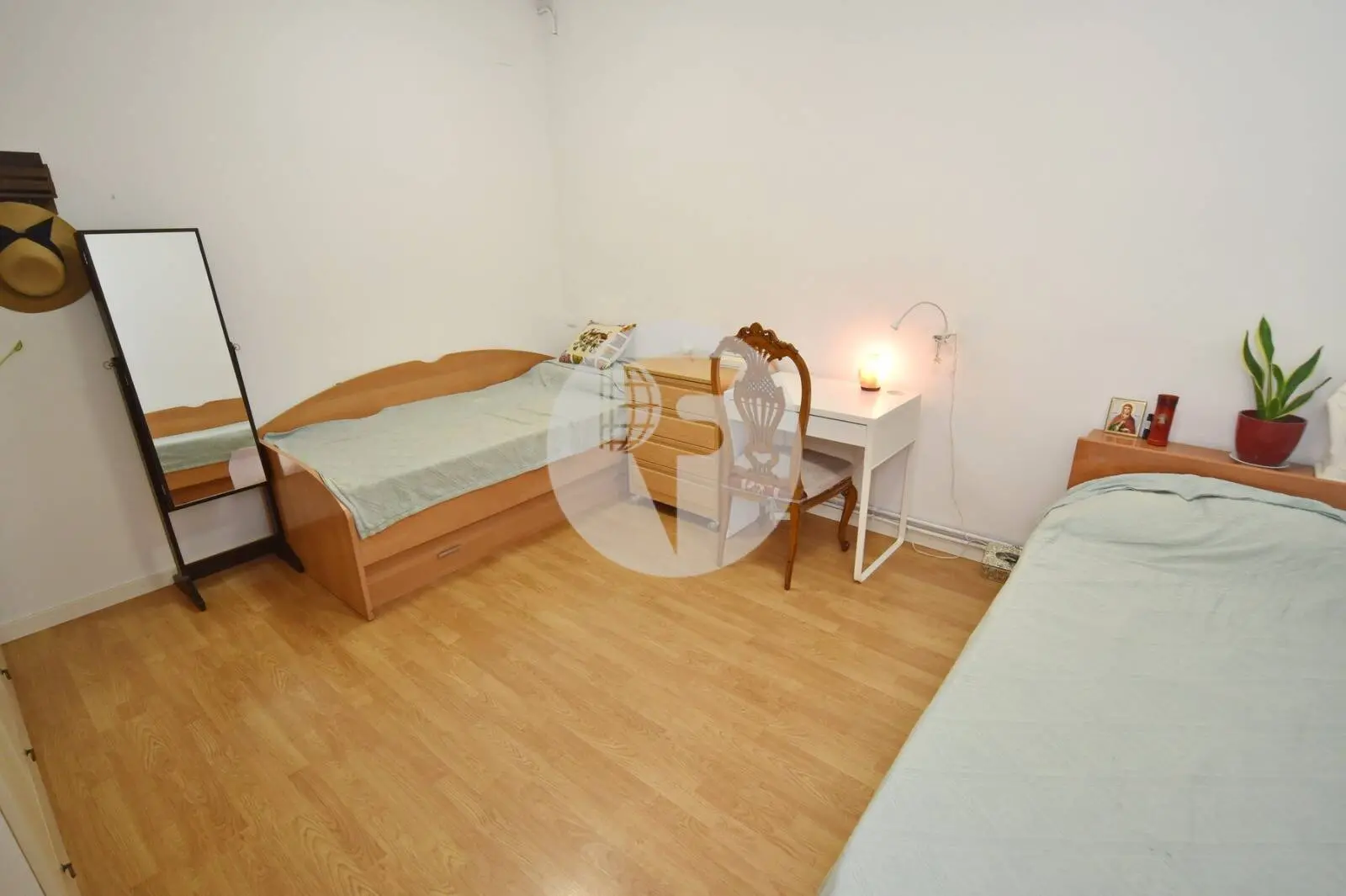 Piso tranquilo con patio privado y gran potencial en el corazón del Eixample - imagen 15