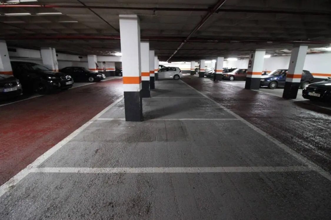 Plaza de parking en venta en Diputació con Viladomat 7