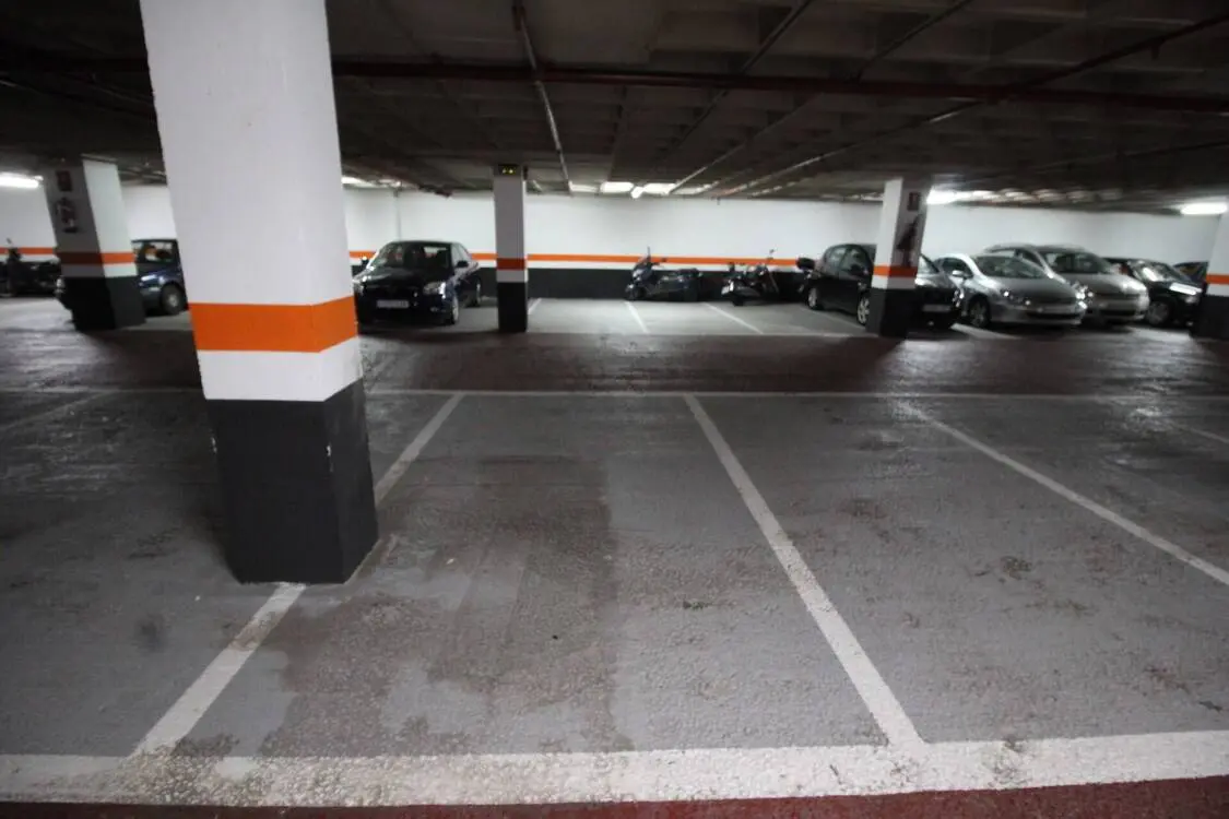 Plaza de parking en venta en Diputació con Viladomat 5