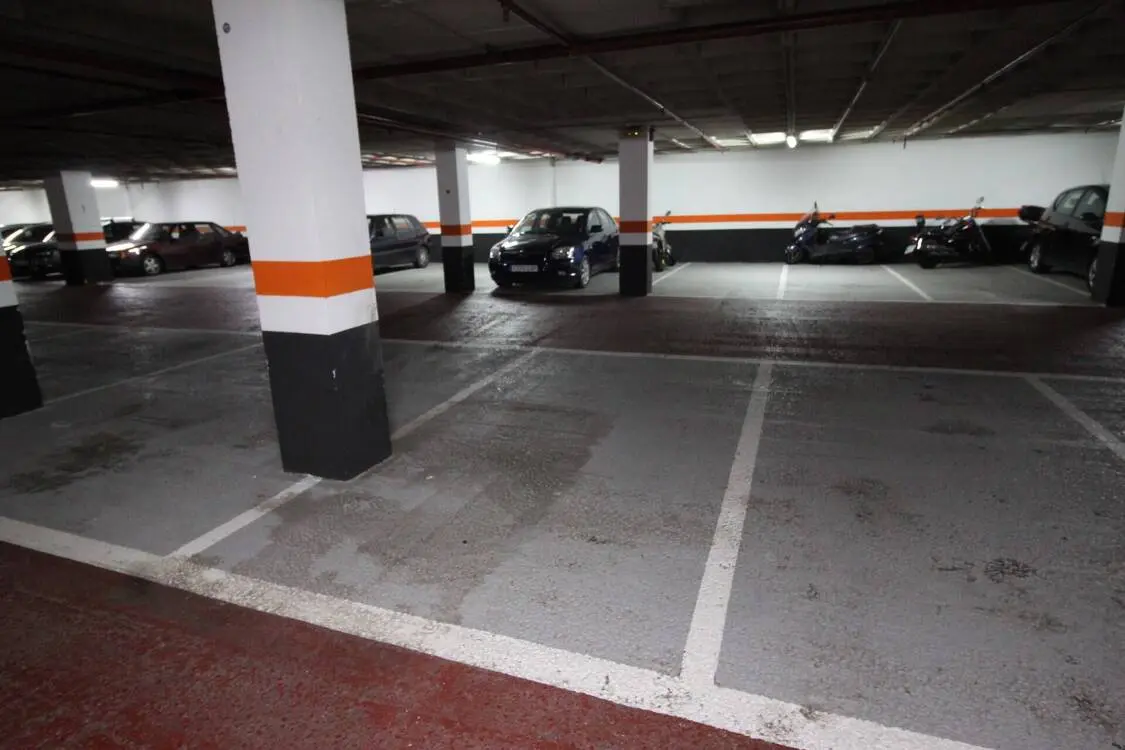Parking space for sale in Diputació street with Viladomat street