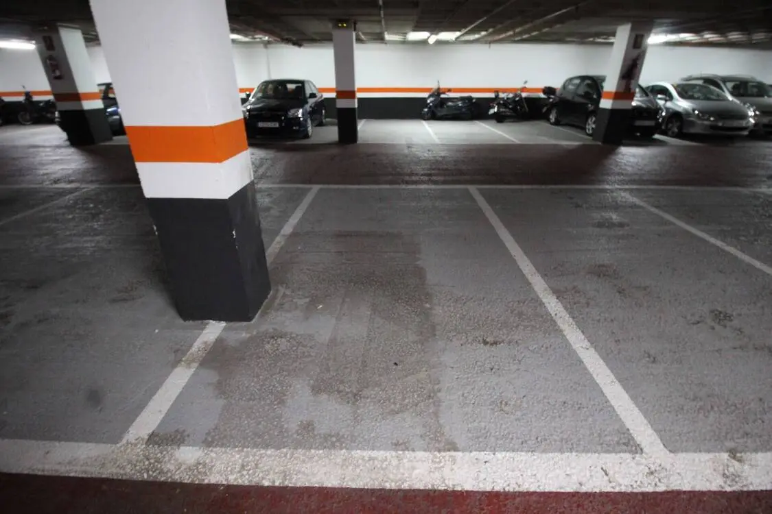 Plaza de parking en venta en Diputació con Viladomat 2