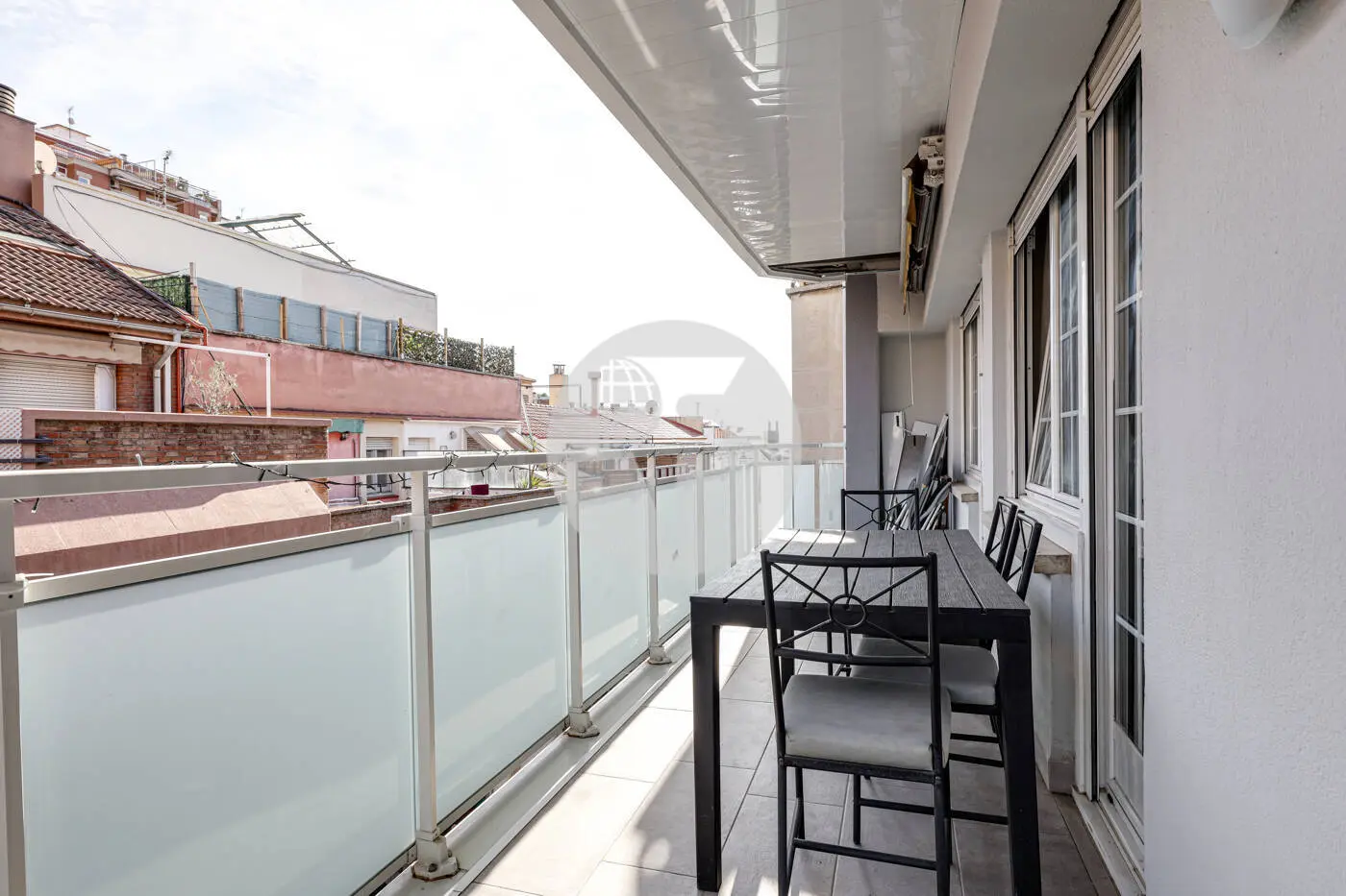 Spectacular high and luminous apartment with a balcony in El Putxet. 24