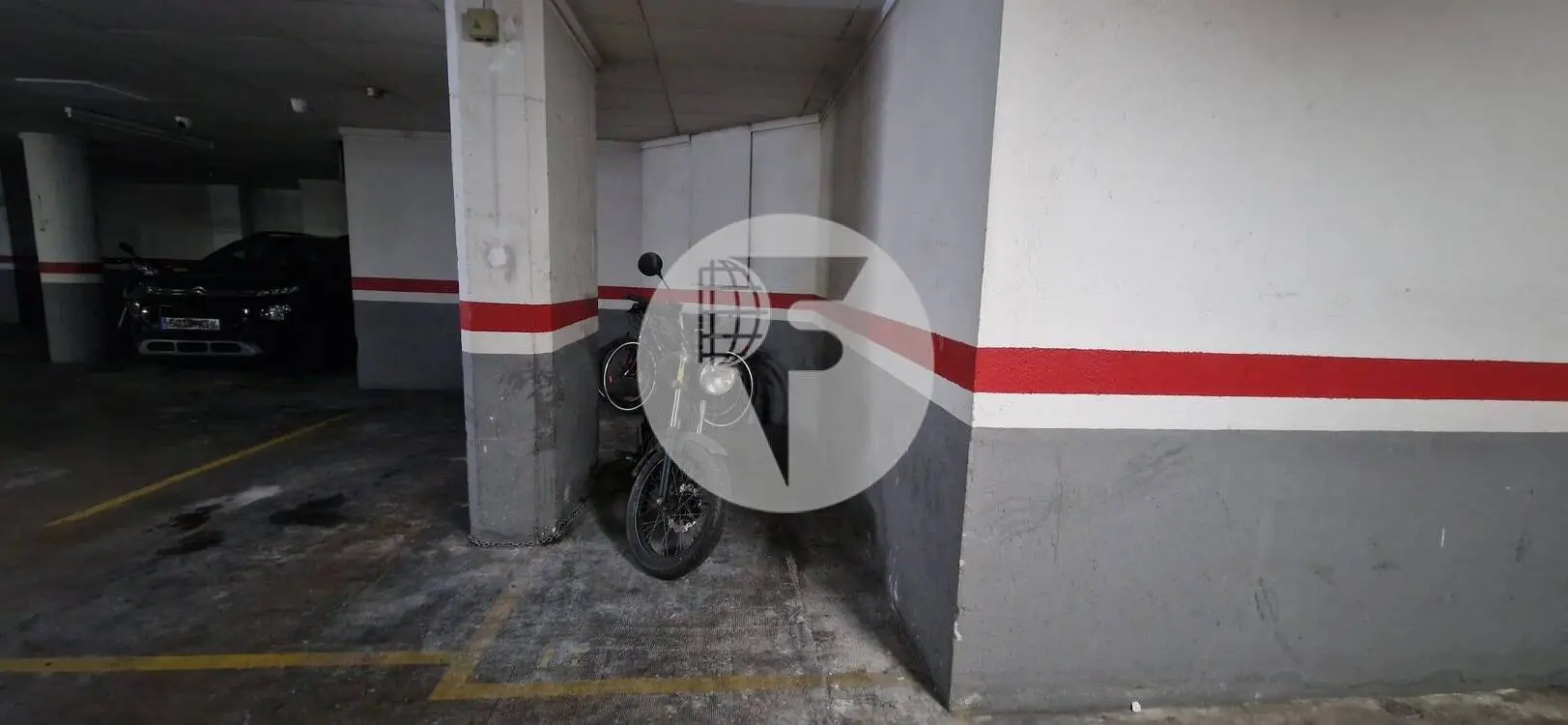 Parking space for a large motorcycle in Carrer València in La Nova Esquerra de l'Eixample. 2