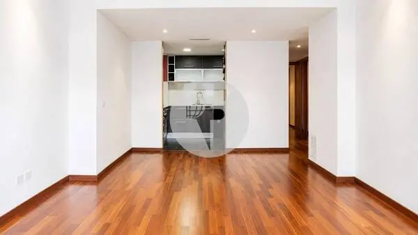 Dúplex en venta con parking y trastero incluidos – Inmueble alquilado en Pere IV (Barcelona)