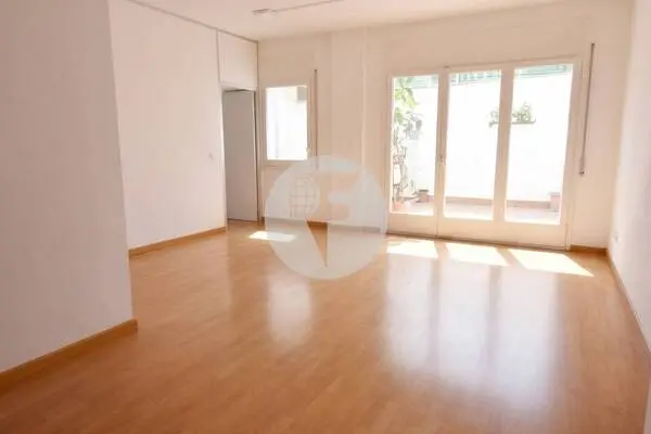 Piso tranquilo con patio privado y gran potencial en el corazón del Eixample