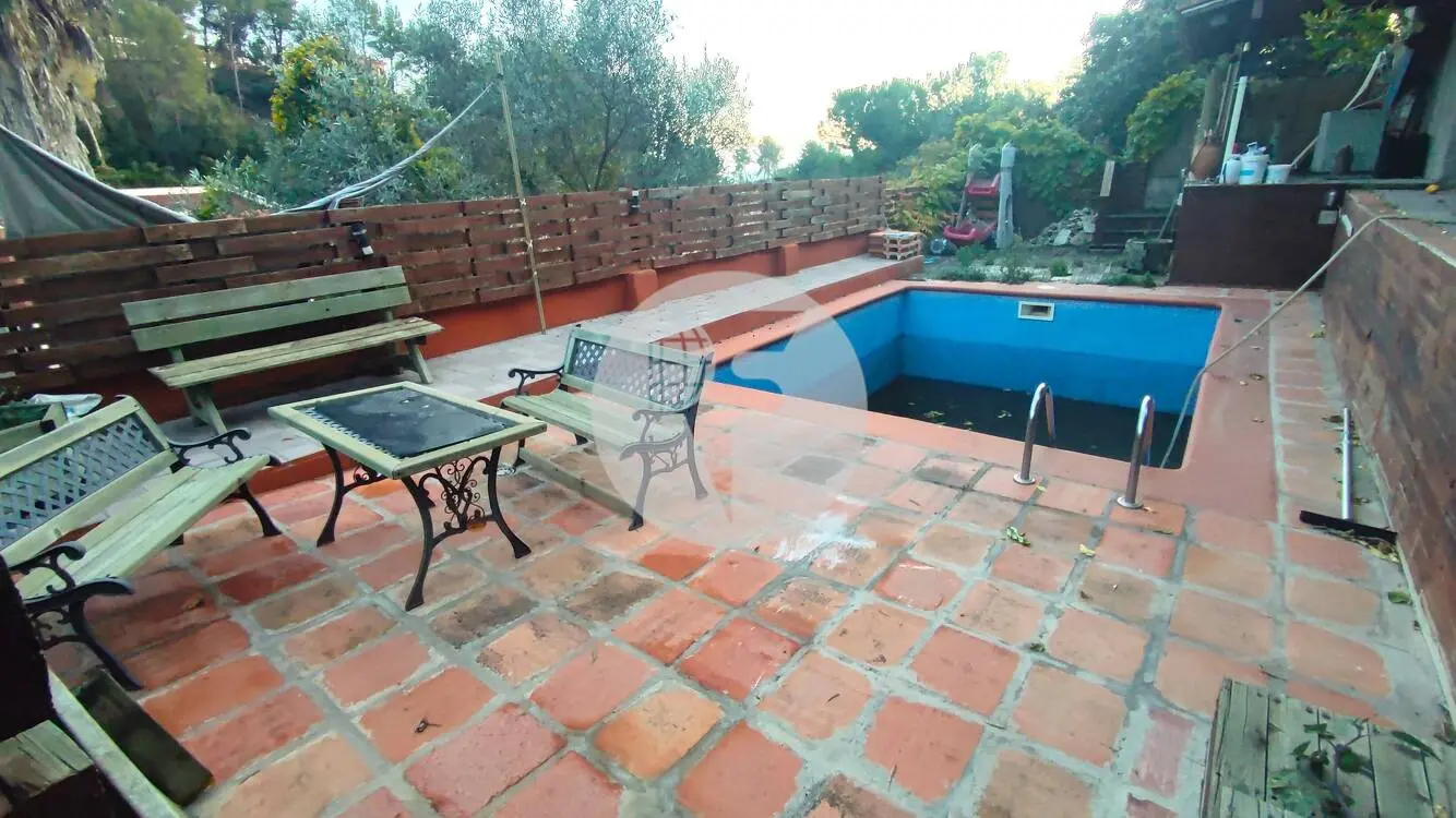 ¡Oportunidad única! ¡Descubre tu nuevo hogar en Sant Muç con piscina e infinitas posibilidades! 3
