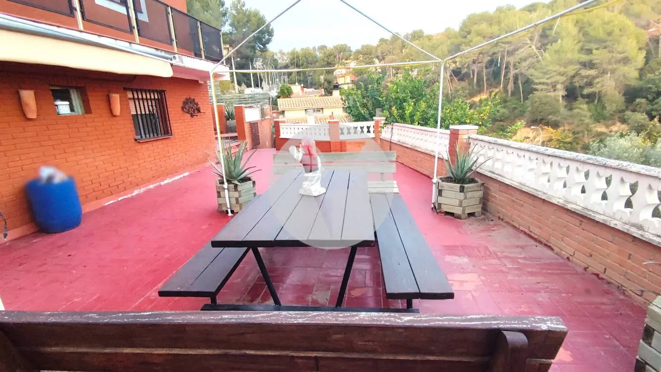 ¡Oportunidad única! ¡Descubre tu nuevo hogar en Sant Muç con piscina e infinitas posibilidades! 18