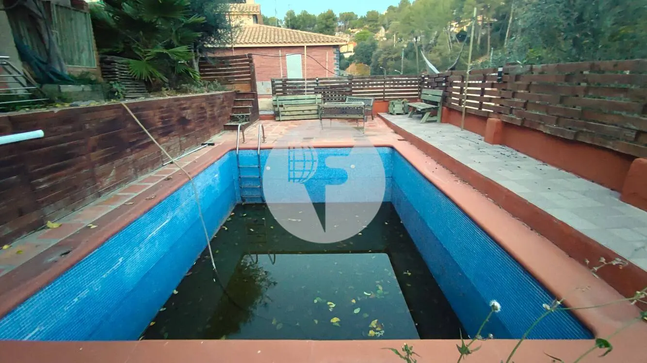 ¡Oportunidad única! ¡Descubre tu nuevo hogar en Sant Muç con piscina e infinitas posibilidades! 4