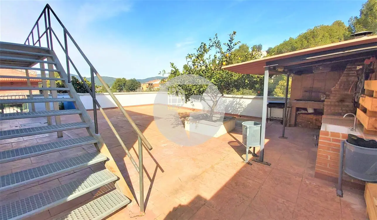 Charming house with two spacious living rooms and a spectacular barbecue in Can Palet de Vista Alegre. 16