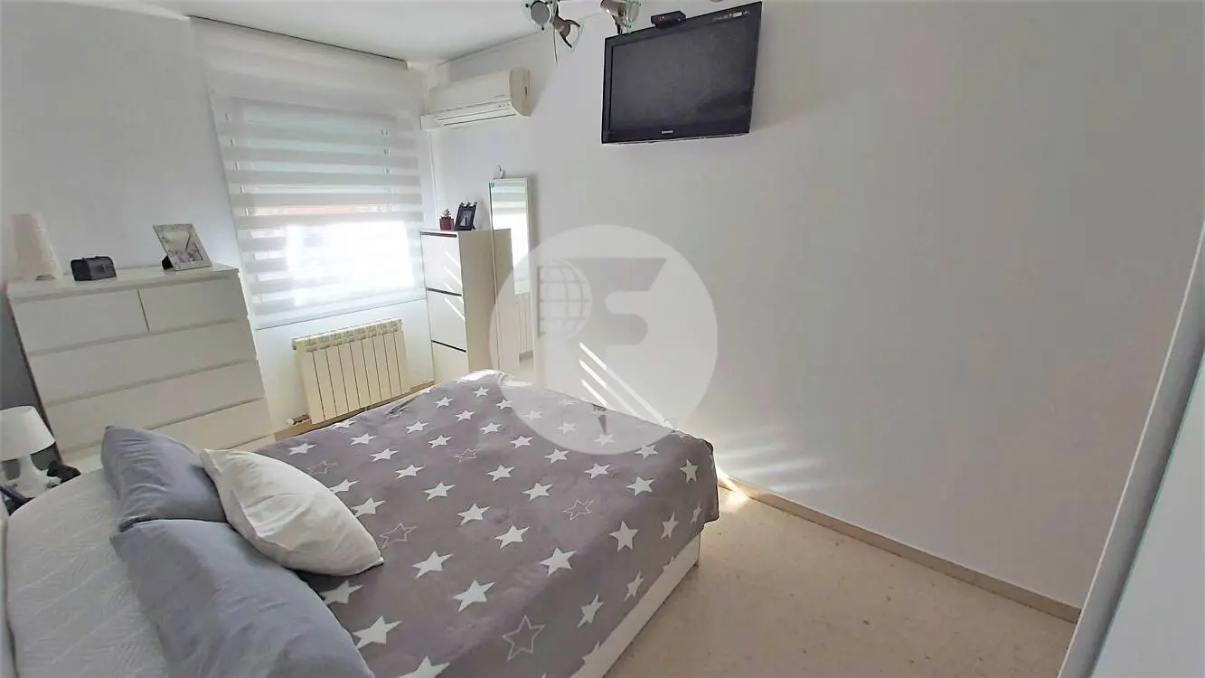 Apartment of 90 m² in Sant Pere Nord, adjacent to the Olympic Zone of Terrassa, with a parking space included.
 17