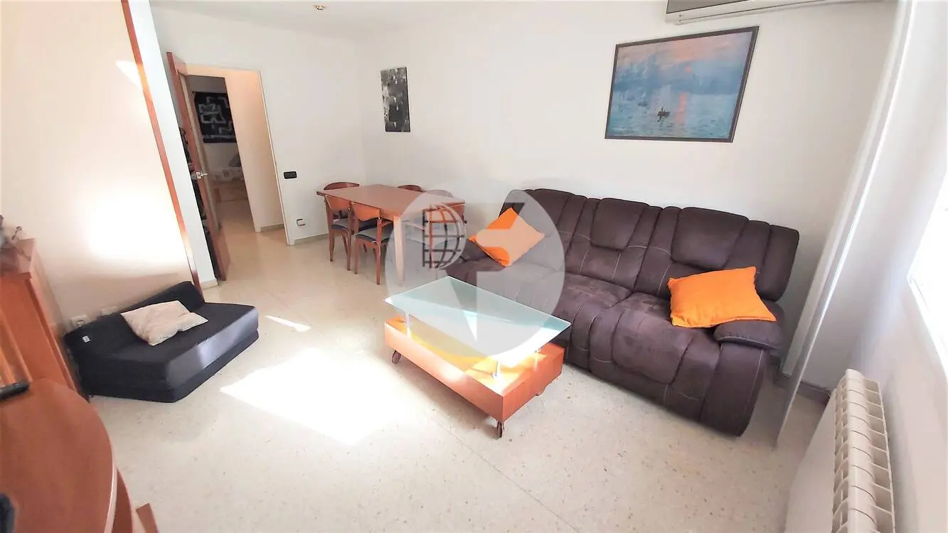 Apartment of 90 m² in Sant Pere Nord, adjacent to the Olympic Zone of Terrassa, with a parking space included.
 2
