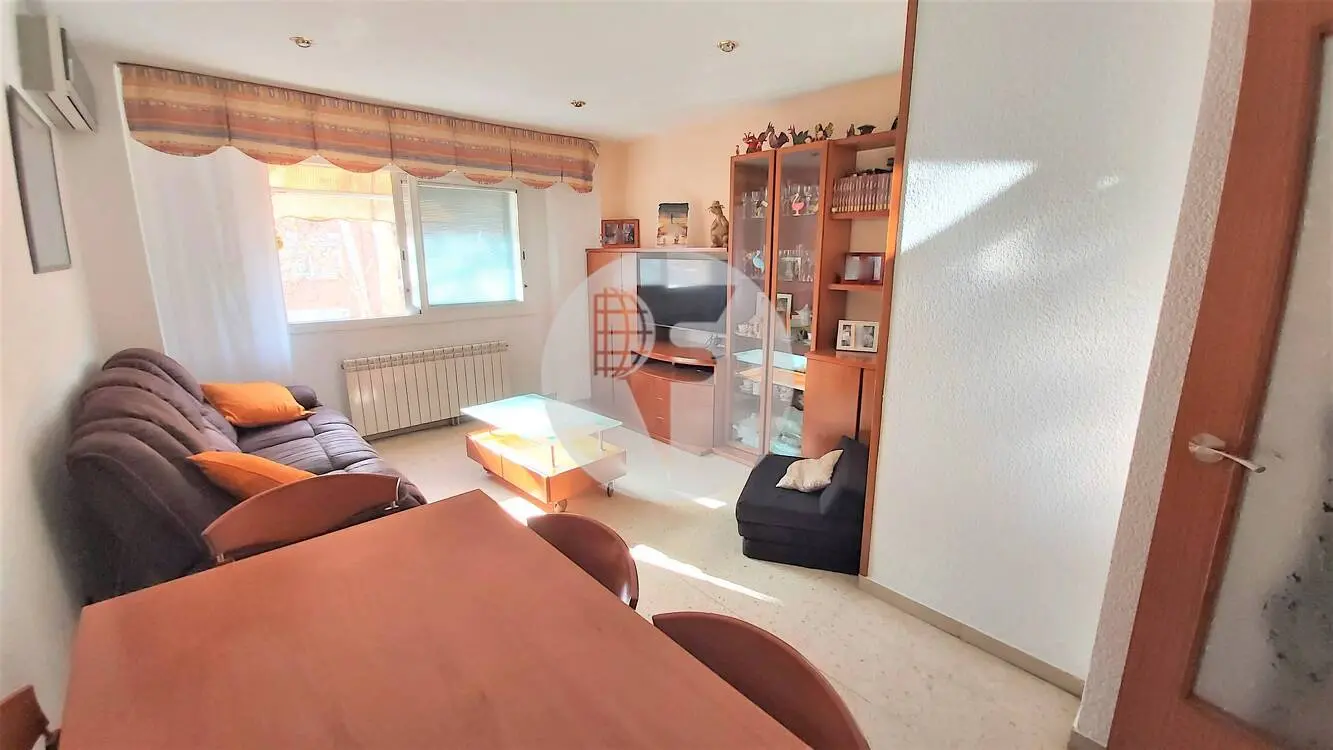 Apartment of 90 m² in Sant Pere Nord, adjacent to the Olympic Zone of Terrassa, with a parking space included.
