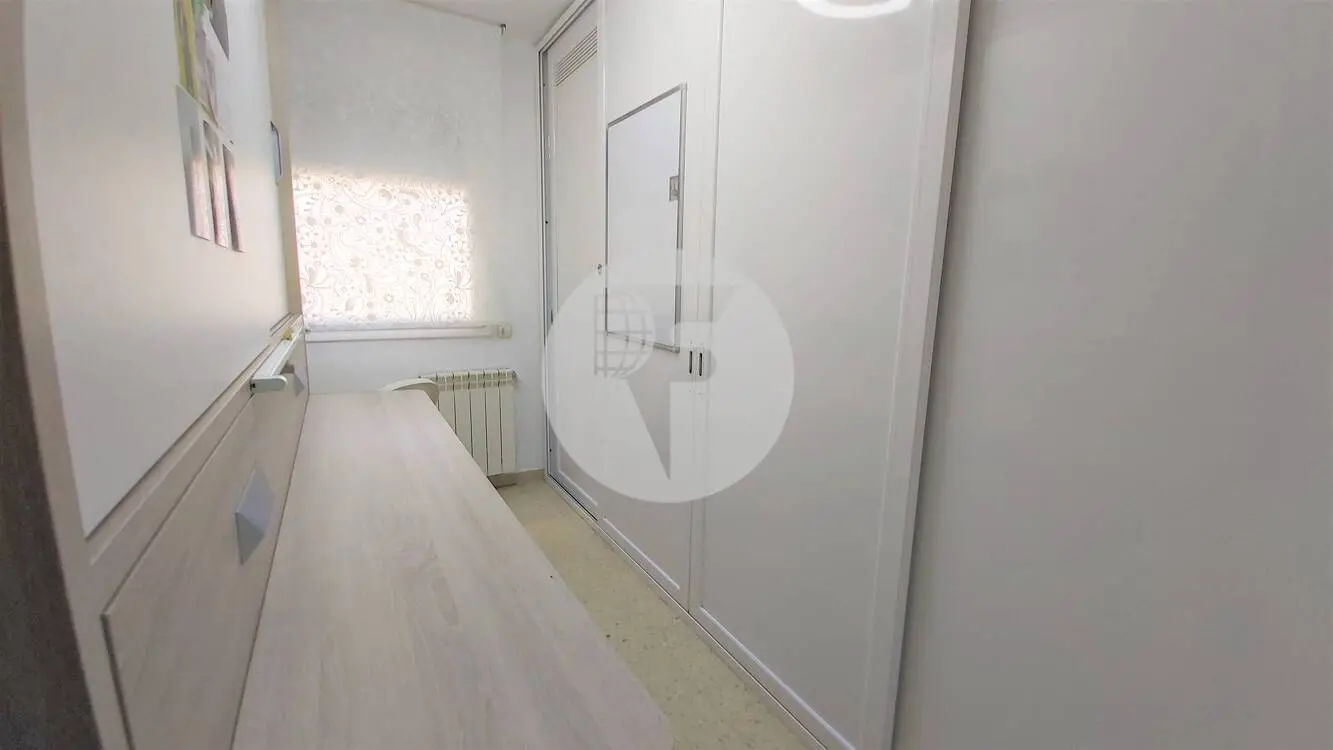Apartment of 90 m² in Sant Pere Nord, adjacent to the Olympic Zone of Terrassa, with a parking space included.
 7