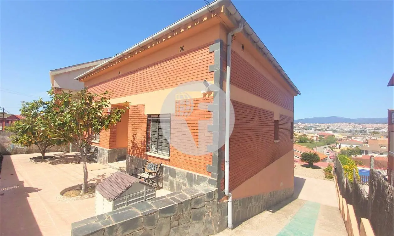 Charming 189 m² house in the picturesque area of Can Parellada, Terrassa 21