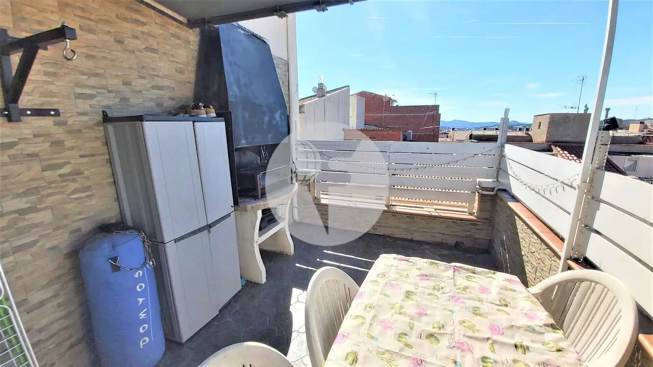 Charming 100 m² penthouse with an impressive terrace, barbecue, and panoramic views.  20