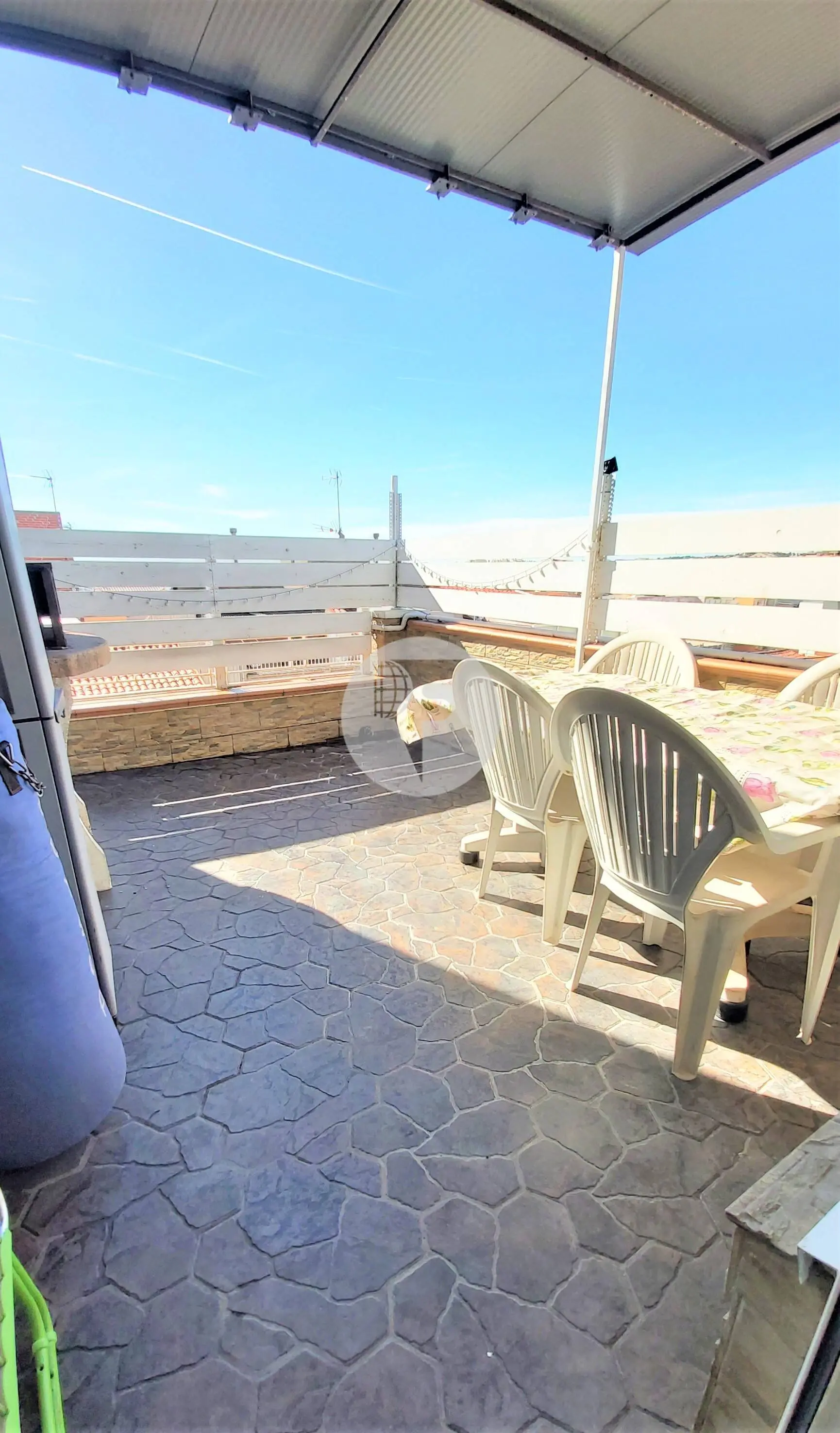 Charming 100 m² penthouse with an impressive terrace, barbecue, and panoramic views.  21