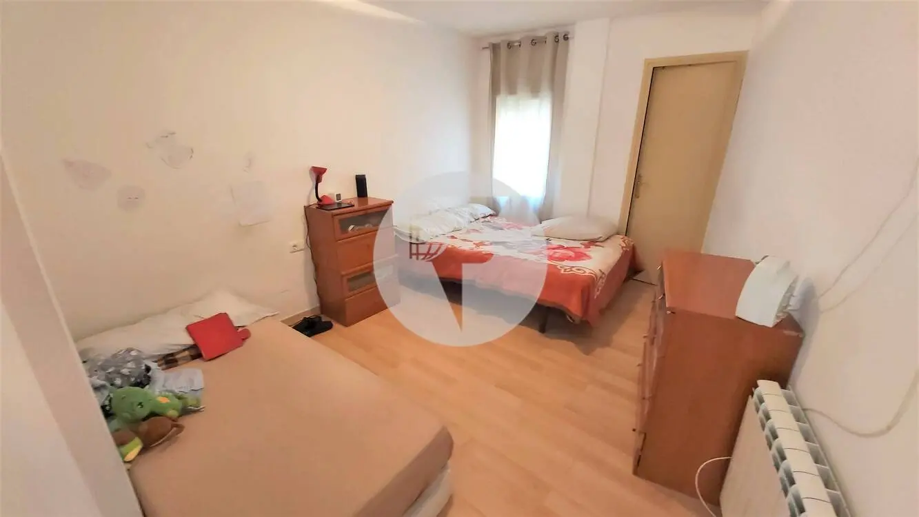 A charming 51 m² apartment located on Voluntaris Street, in the Olympic Zone of Terrassa 9