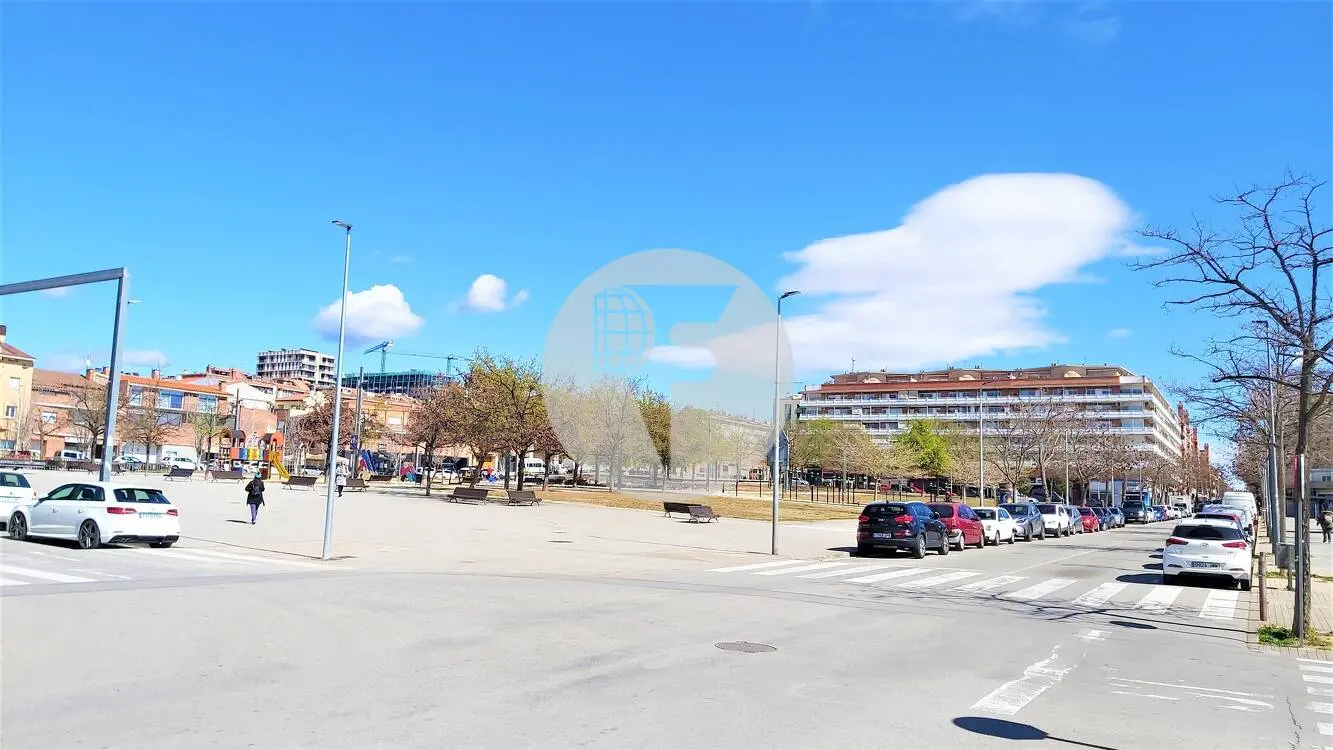 A charming 51 m² apartment located on Voluntaris Street, in the Olympic Zone of Terrassa 20