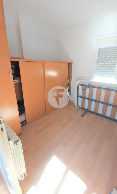 A charming 51 m² apartment located on Voluntaris Street, in the Olympic Zone of Terrassa 15