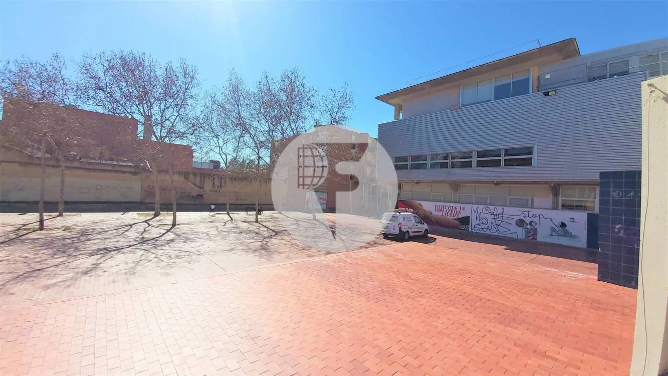 A charming 51 m² apartment located on Voluntaris Street, in the Olympic Zone of Terrassa 17