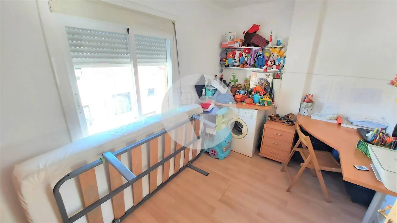 A charming 51 m² apartment located on Voluntaris Street, in the Olympic Zone of Terrassa 16