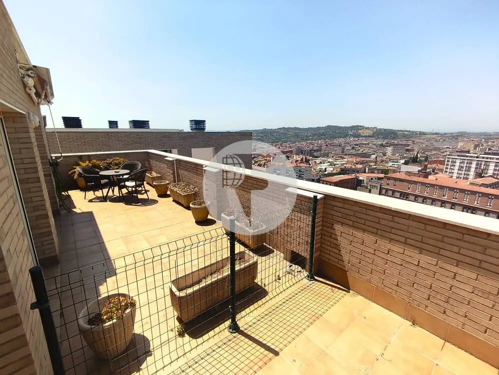 Ático Dúplex de Lujo con 3 Terrazas en Vallparadís – Universitat (A 1 minuto caminando del Centro de Terrassa y a 45 Minutos en Ferrocarril de BCN – Plaza Cataluña) - imagen 3