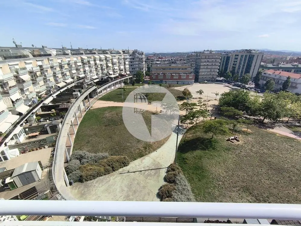 Gran Ático Dúplex con 3 Terrazas, 4 Habitaciones y 3 Baños en Zona Esportiva - imagen 3