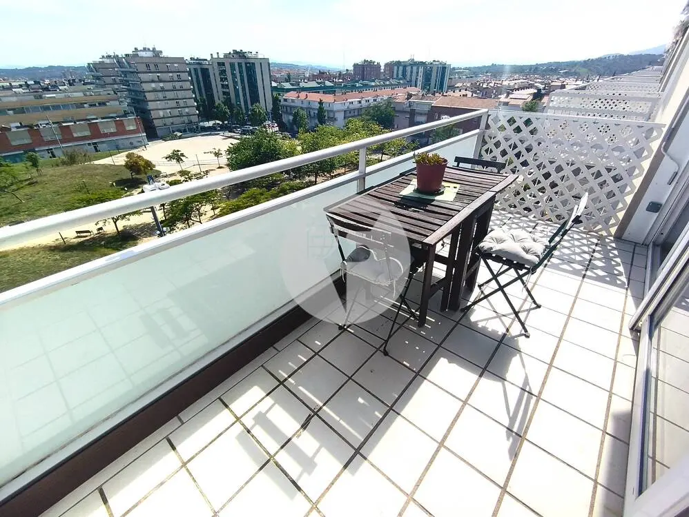 Gran Ático Dúplex con 3 Terrazas, 4 Habitaciones y 3 Baños en Zona Esportiva - imagen 2