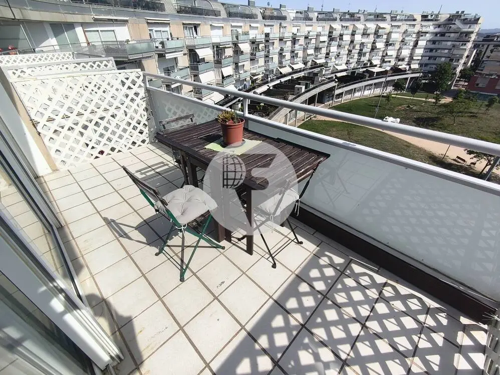 Gran Ático Dúplex con 3 Terrazas, 4 Habitaciones y 3 Baños en Zona Esportiva