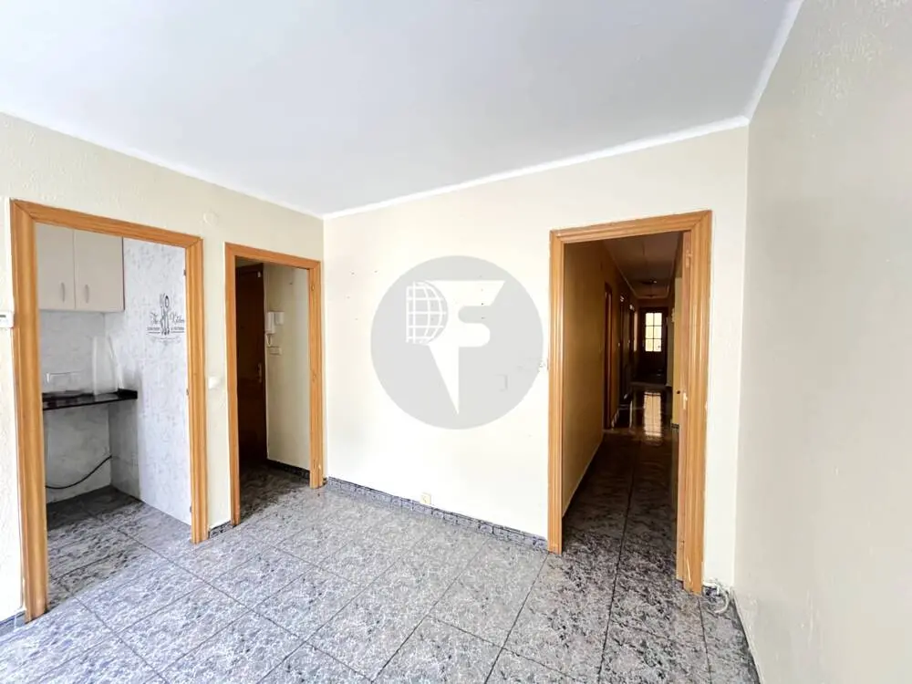 Oportunidad en Carrer Bages – Terrassa | Ideal para vivir o invertir - imagen 2