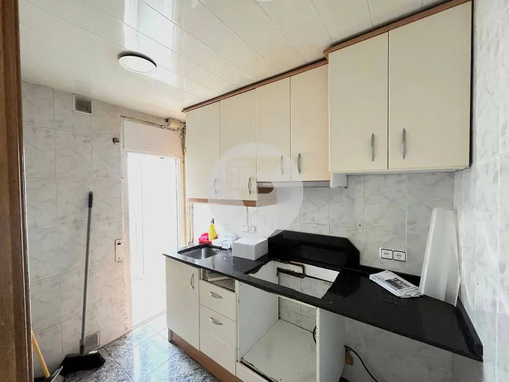 Oportunidad en Carrer Bages – Terrassa | Ideal para vivir o invertir - imagen 4