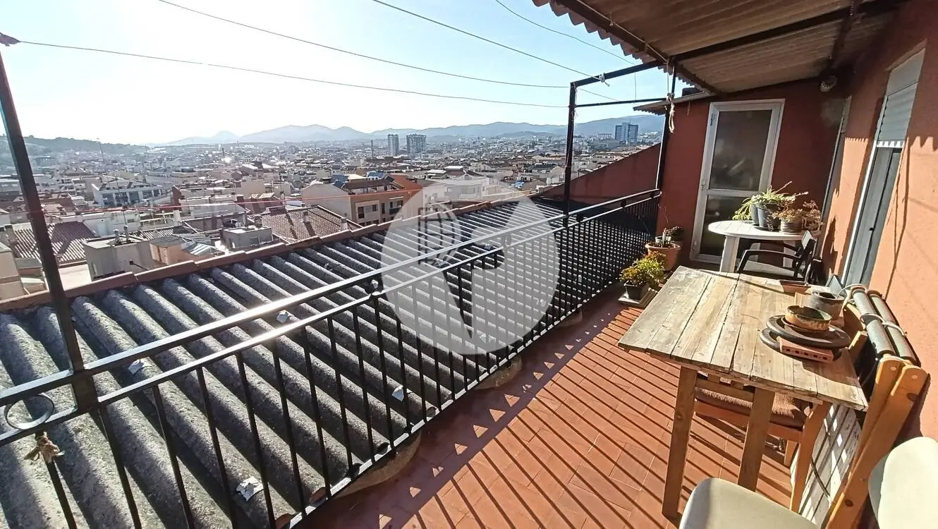 Ático exclusivo con terrazas y vistas a Montserrat en Terrassa - imagen 2