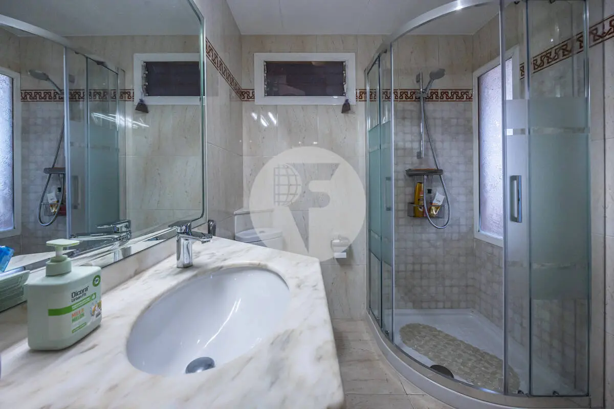Encantadora casa esquinera en el centro de Sabadell - imagen 40