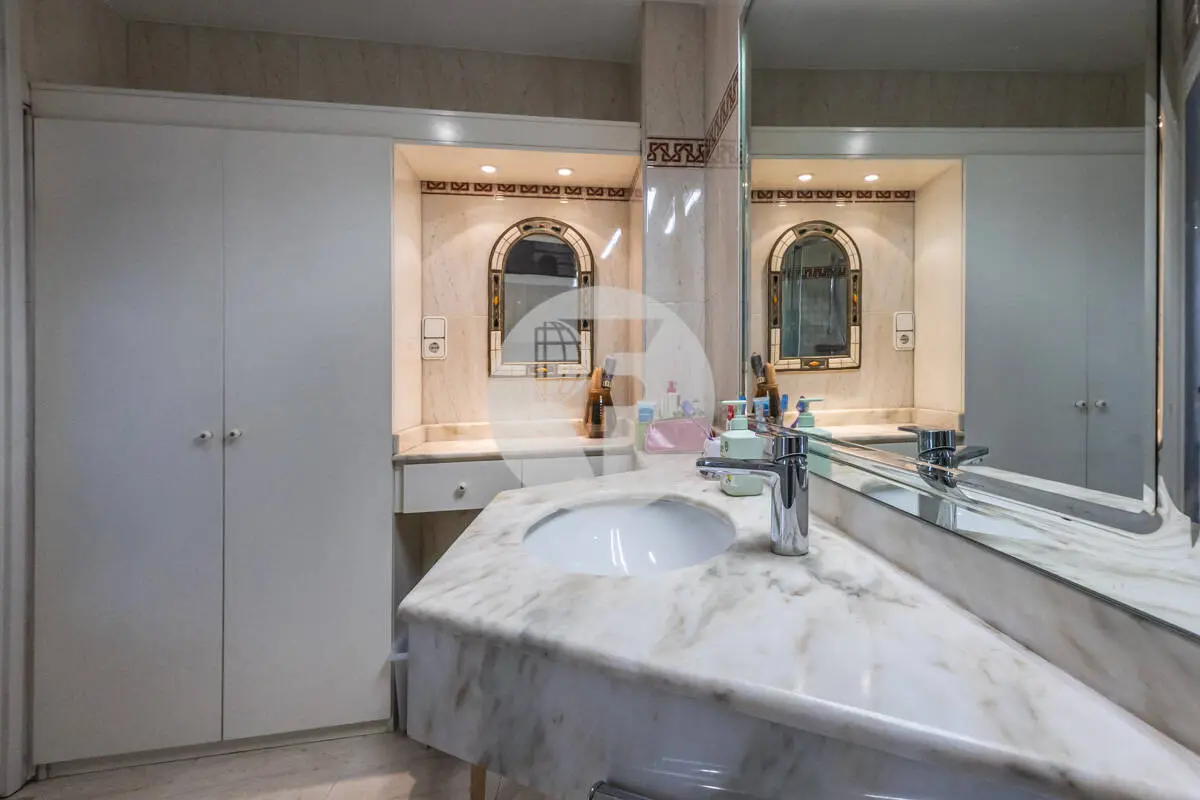 Encantadora casa esquinera en el centro de Sabadell - imagen 35