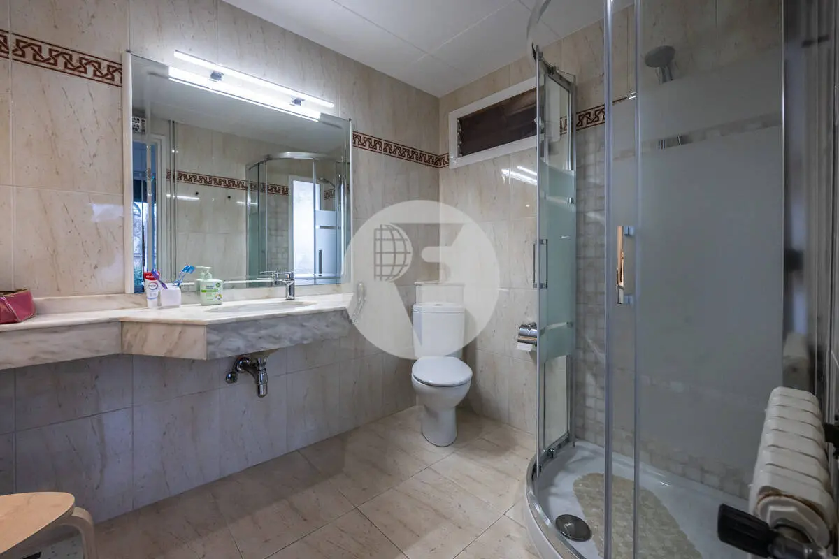 Encantadora casa esquinera en el centro de Sabadell - imagen 33