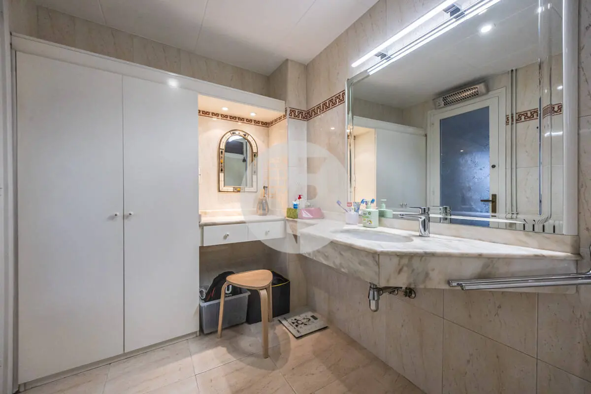 Encantadora casa esquinera en el centro de Sabadell - imagen 37