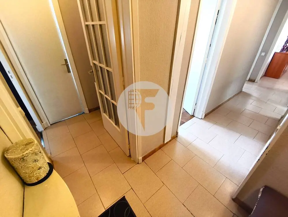 Amplia Vivienda Exterior de 4 Dormitorios y Balcón en el Centro de Terrassa - imagen 12