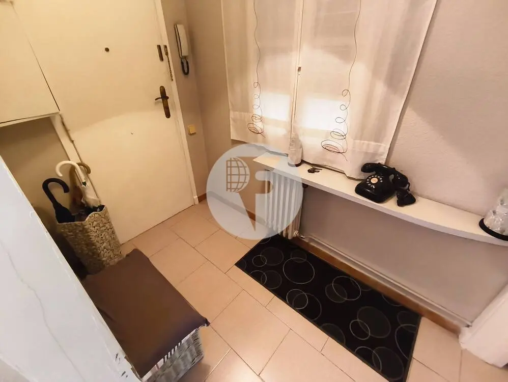 Amplia Vivienda Exterior de 4 Dormitorios y Balcón en el Centro de Terrassa - imagen 20