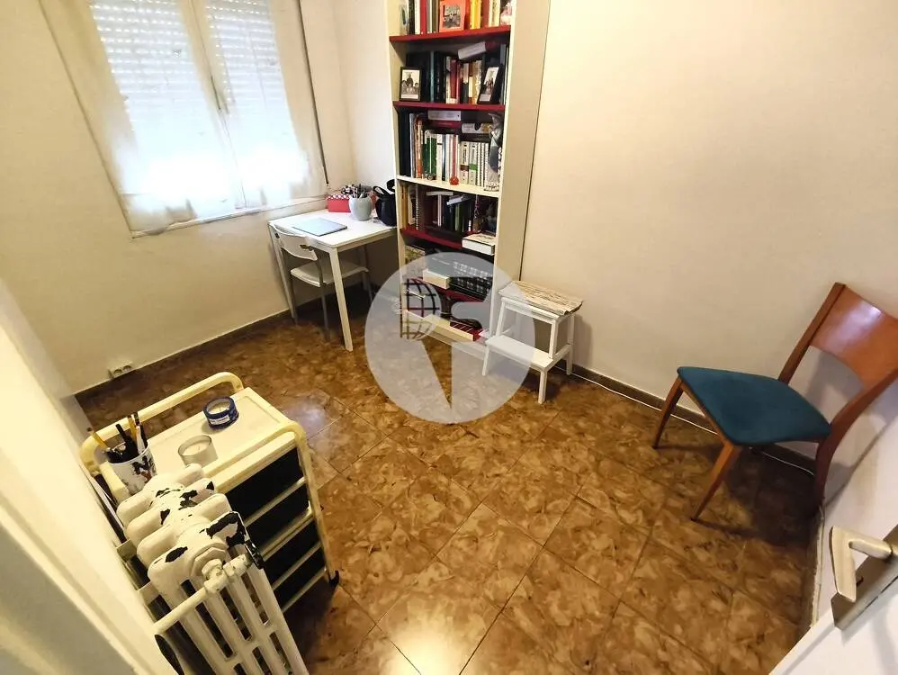 Amplia Vivienda Exterior de 4 Dormitorios y Balcón en el Centro de Terrassa - imagen 17