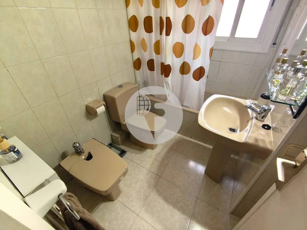 Amplia Vivienda Exterior de 4 Dormitorios y Balcón en el Centro de Terrassa - imagen 19