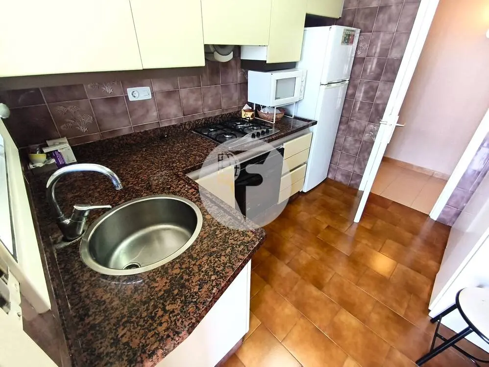 Amplia Vivienda Exterior de 4 Dormitorios y Balcón en el Centro de Terrassa - imagen 4