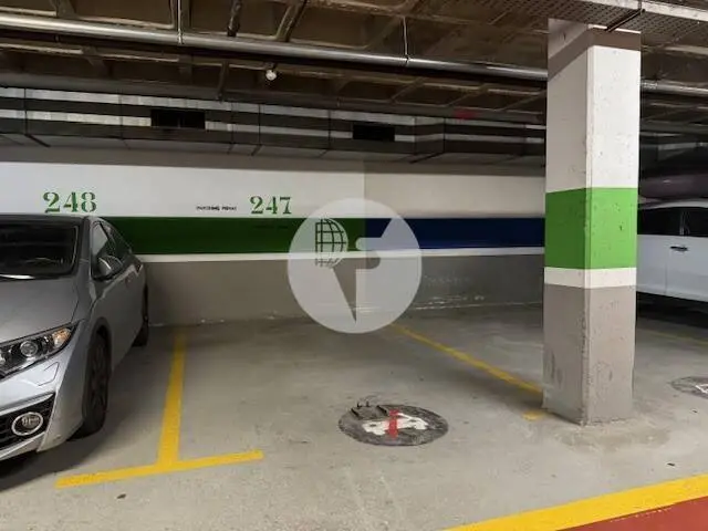 Plaza de Parking para Coche Mediano-Grande en el Eix Macià de Sabadell - imagen 2