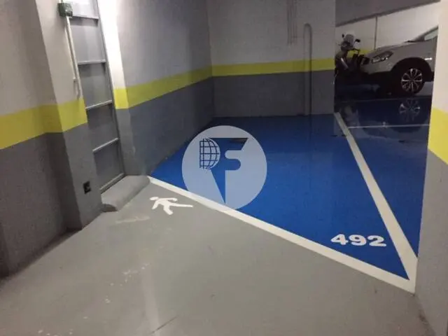 Plaza de Parking para Coche Pequeño junto a la Plaça Catalunya de Sabadell