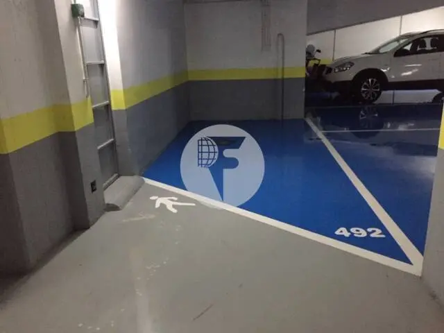 Plaza de Parking para Coche Pequeño junto a la Plaça Catalunya de Sabadell - imagen 2