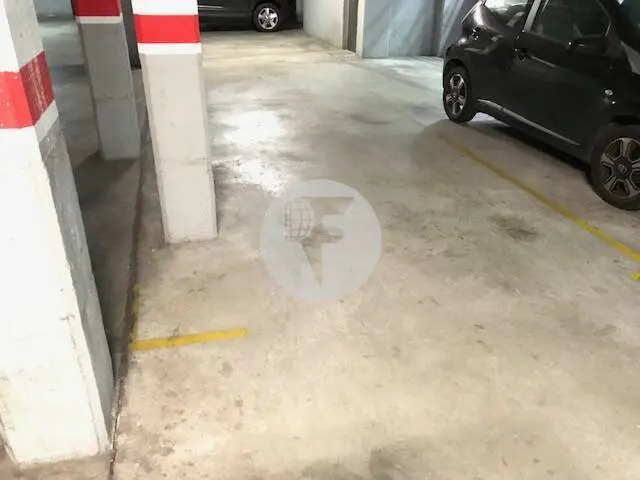 Plaza de Parking para Coche Mediano-Grande junto a la Rambla de Sabadell - imagen 2